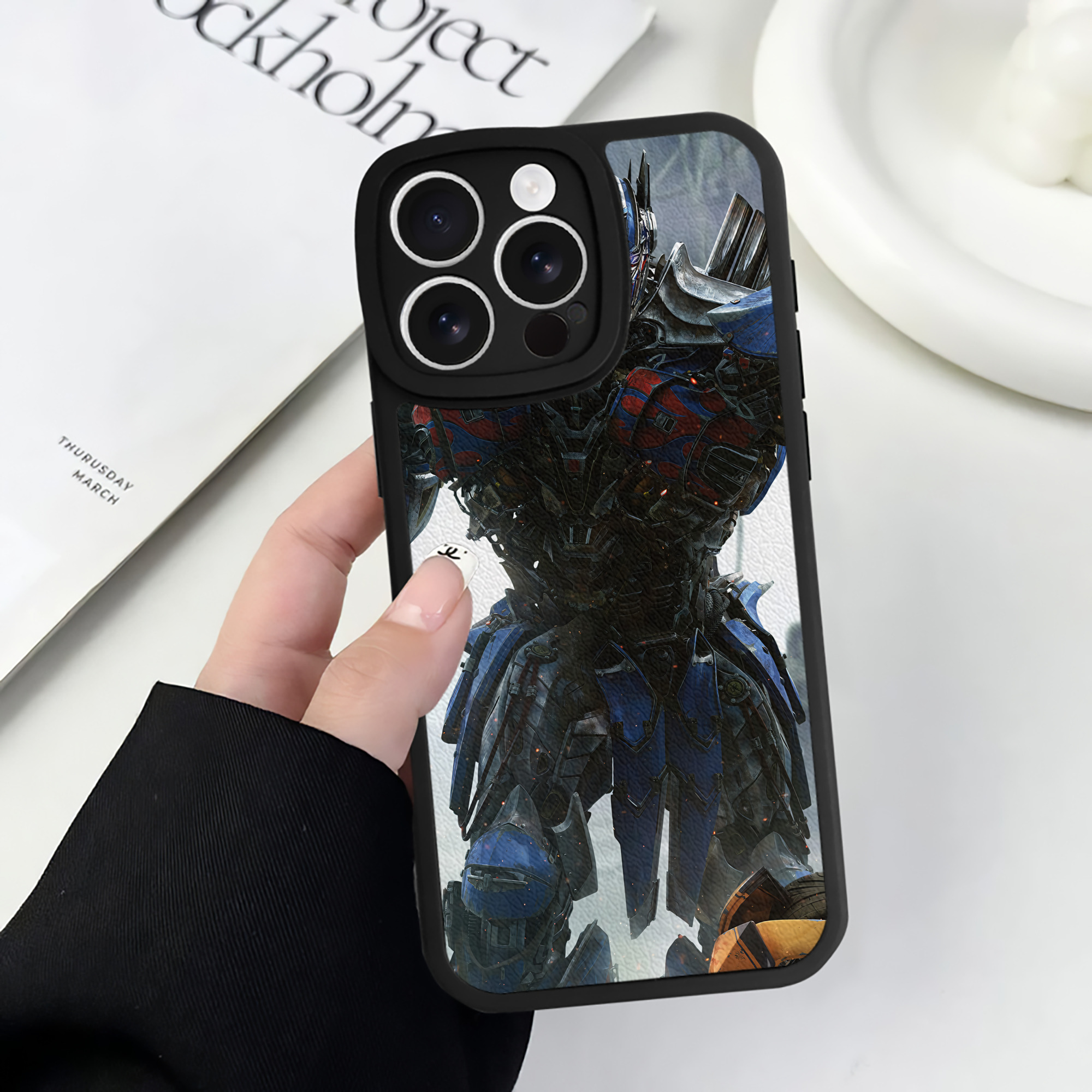 （画像用） Transformers トランスフォーマー 【iPhone 16シリーズ対応】シリコンスマホケース（レザー調） 材質：シリコン
